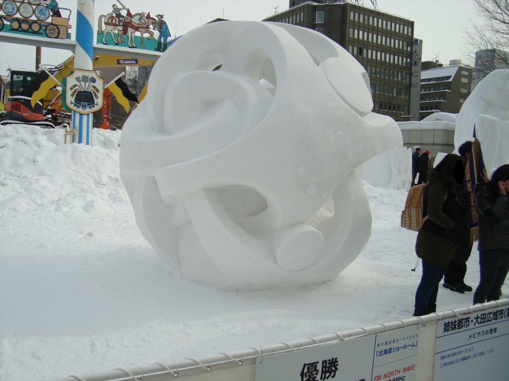 La escultura “Moebius Globe” del equipo surcoreano que ganó el concurso edición 2014. 