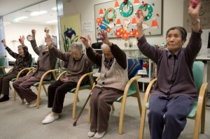 Abuelitas japonesas haciendo un poco de ejercicio.