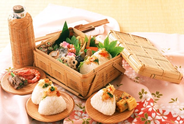 8-Hanami picnic (2)
