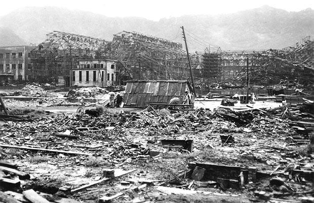 Nagasaki después de la bomba atómica. El autor de la foto, el ingeniero nabal Creber fue tripulante del barco HMS Speaker, la primera nave inglesa en ingresar a las zonas bombardeadas por los aliados. 
