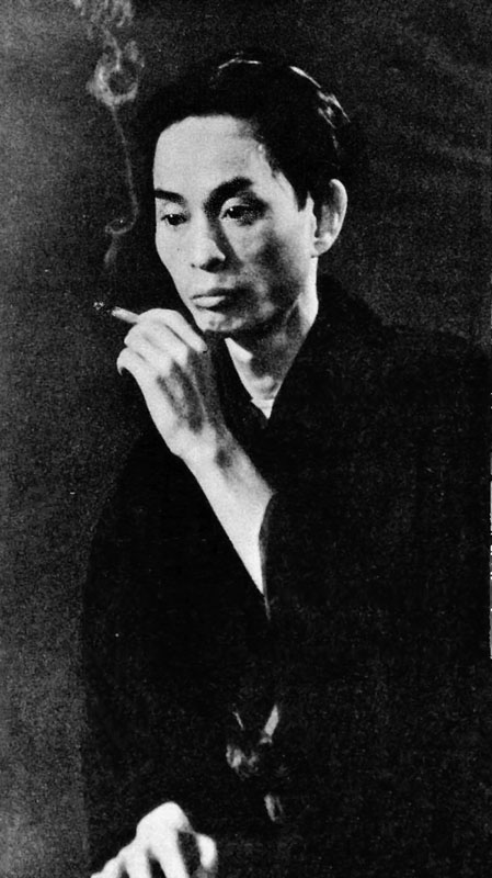 Yasunari Kawabata - via Wikimedia Commons. Enlace original en http://www.sonic.net/~tabine/SAABasho_etc_Spring_2005/kawabata_folder/SAASpring2005_Kawabata_02.html 