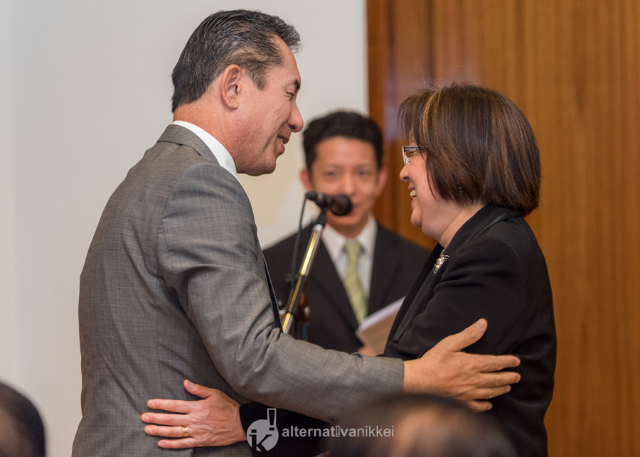 Embajador del Japón en la Argentina, Noriteru Fukushima, y la Diputada Alicia Terada. Foto: Pablo Niizawa