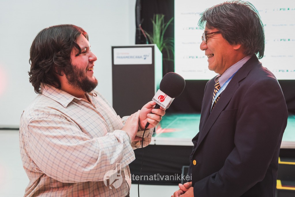 Nahuel Murru, periodista de Alternativa Nikkei, entrevistando al presidente de Toyota Tsusho Argentina S.A., Naoki Fujise. Foto: Pablo Niizawa Web de Pablo Niizawa: www.pabloniizawa.com FB Page: https://www.facebook.com/pniizawa/