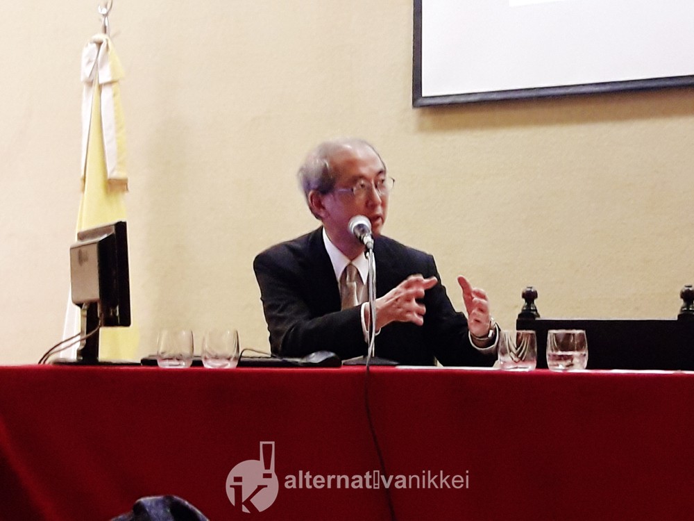 Conferencia “Japón y el escenario de la economía y el comercio internacional” a cargo del Prof. Shujiro Urata. Foto: Alternativa Nikkei