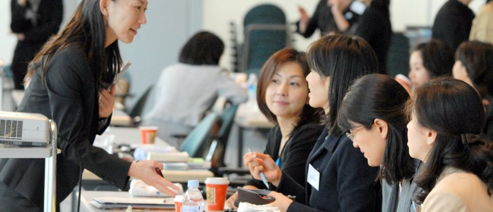 11-Mujeres japonesas trabajando