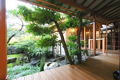 UNA APROXIMACIÓN A JAPÓN: Arquitectura y naturaleza. Ryokan pasillo exterior