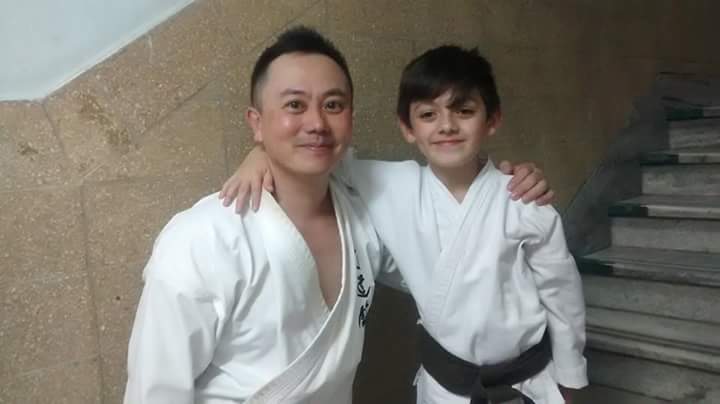 Brian Torres con el Sensei Japonés Koyu Higa, hijo de Minoru Higa, actual Director Mundial de la Escuela Kyudokan Renshukan