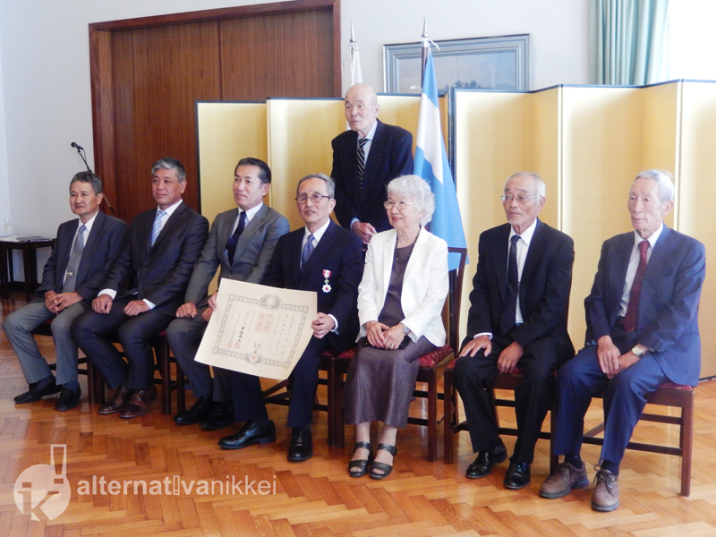 Condecoración al Sr. Akio Tamaki.