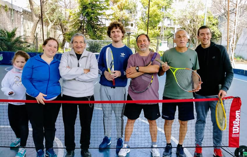 Rosa, Moises, Andres, Gustavo, Jorge y Rodrigo, miembros de Full tenis