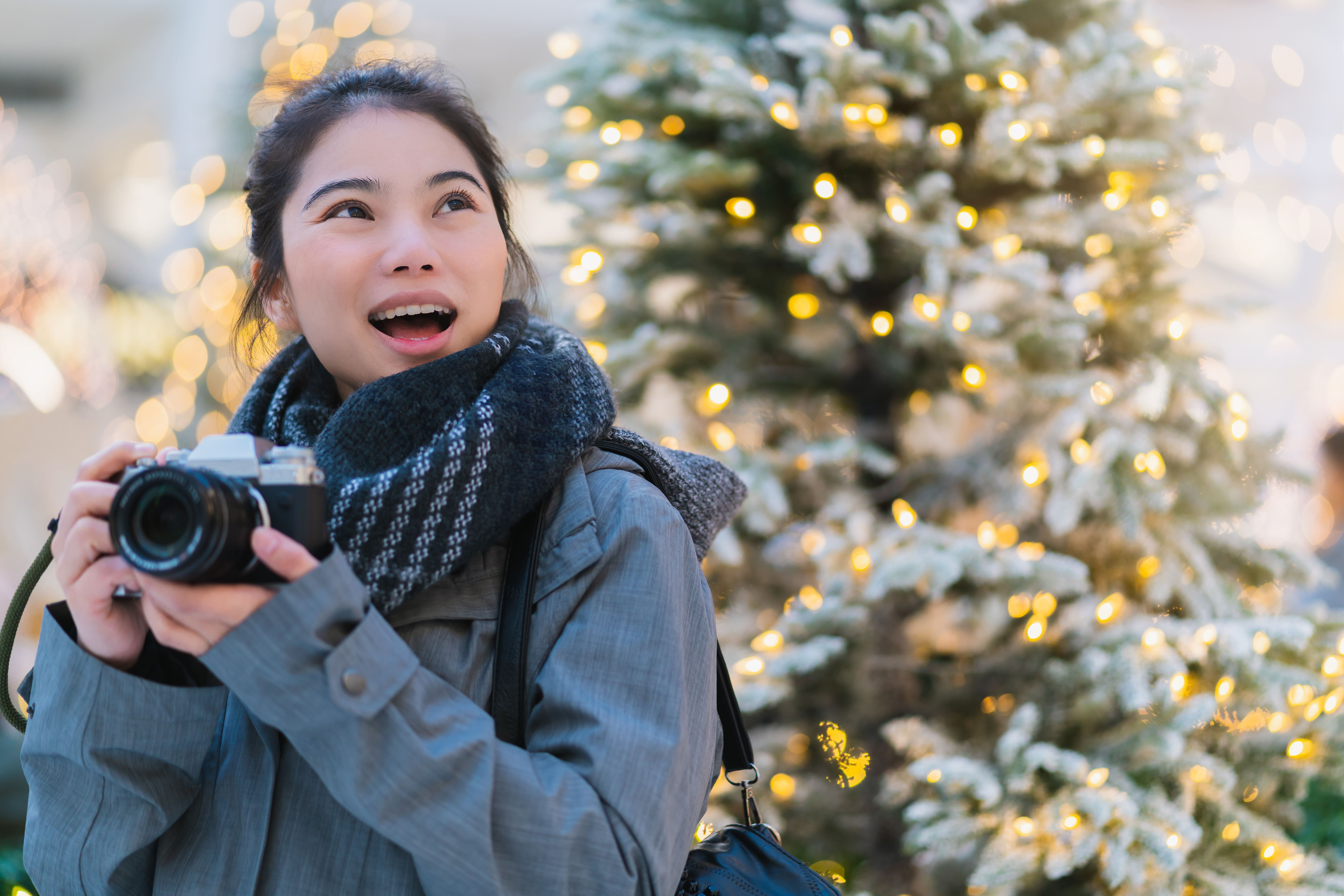 happiness-beautiful-asian-female-hand-hold-camera-enjoy-christmas-tree-with-lighting-decorate-golden-blur-bokeh-background (1)